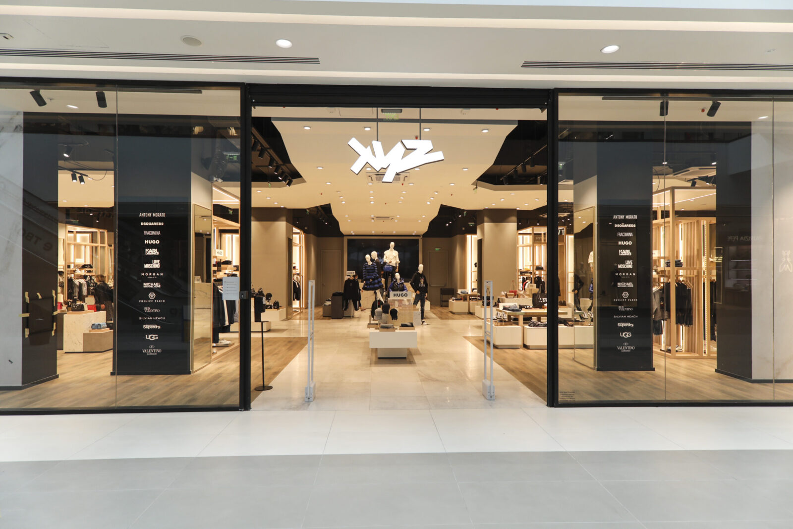 XYZ Brand fashion retailer Snapchat Story Ads showcasing outfits