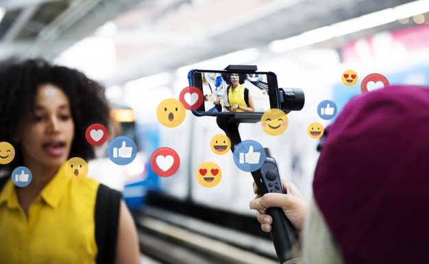 Social media influencer with mobile phone – AR and influencer marketing trend 2026