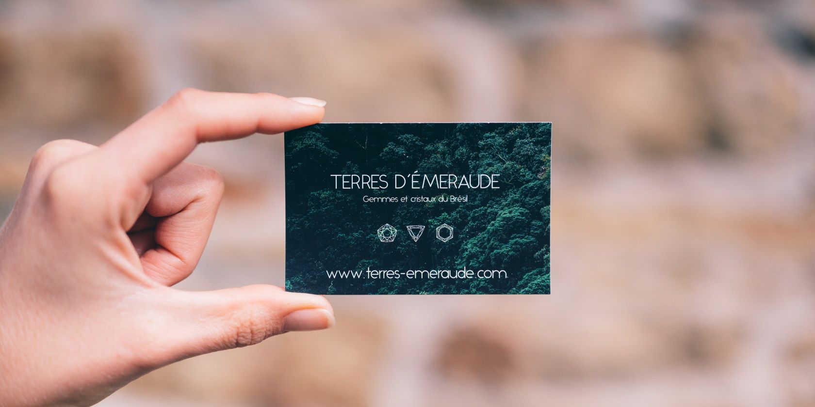 Canva business card design interface showing template customization options